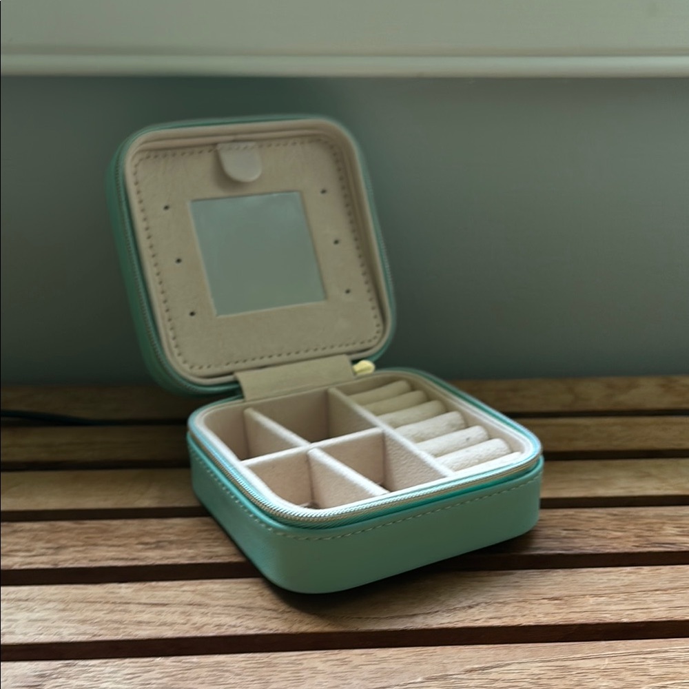 Elegant Mint Green Jewelry Case